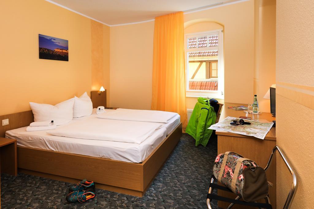 Hotel Wehlener Hof ชตัดท์เวเลิน ภายนอก รูปภาพ