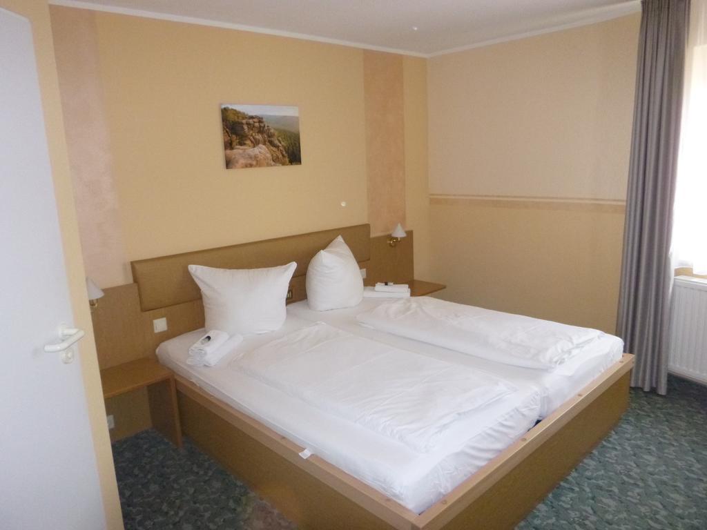 Hotel Wehlener Hof ชตัดท์เวเลิน ภายนอก รูปภาพ